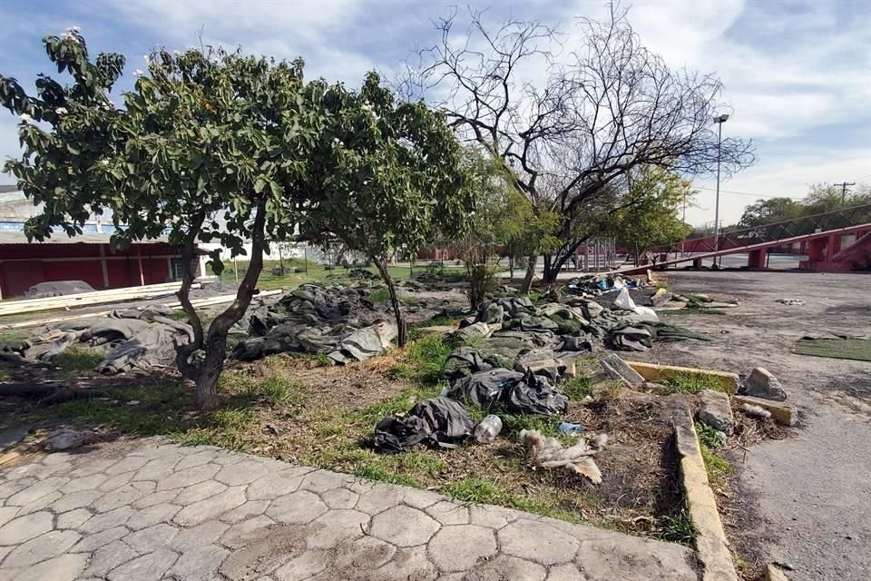 El espacio deportivo tiene zonas en el abandono, tanto de la infraestructura como de las áreas verdes.