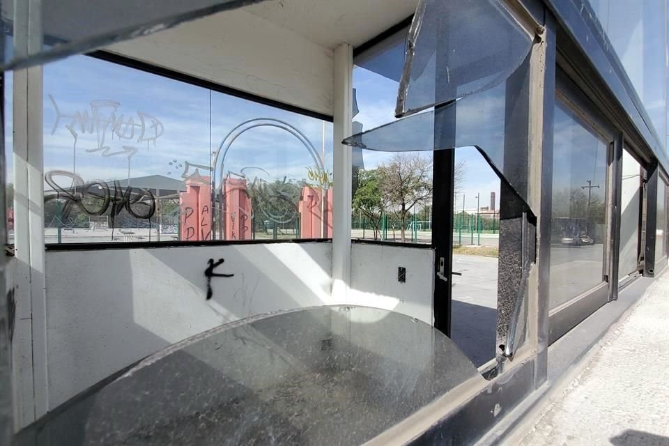 El espacio deportivo tiene zonas en el abandono, tanto de la infraestructura como de las áreas verdes.