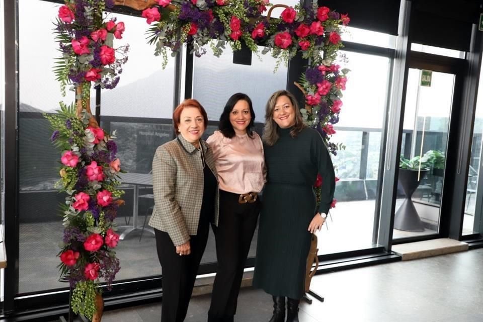 Juanita Hernández, Laura Hernández y Elisa Hernández