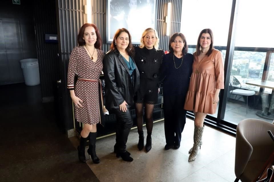 Adriana Leal, Margarita Cornejo, Maritza Saba, Manuela Salgado y Blanca Urbina