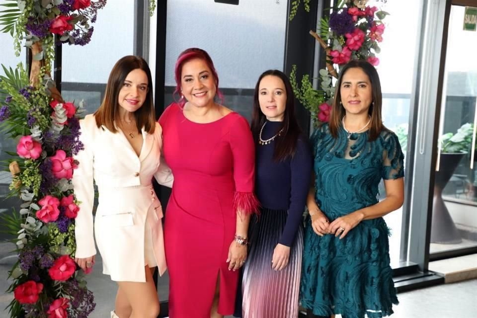 Esthela Treviño, Martha Hernández de Rojas, Mayra Escamilla y Claudia Vela