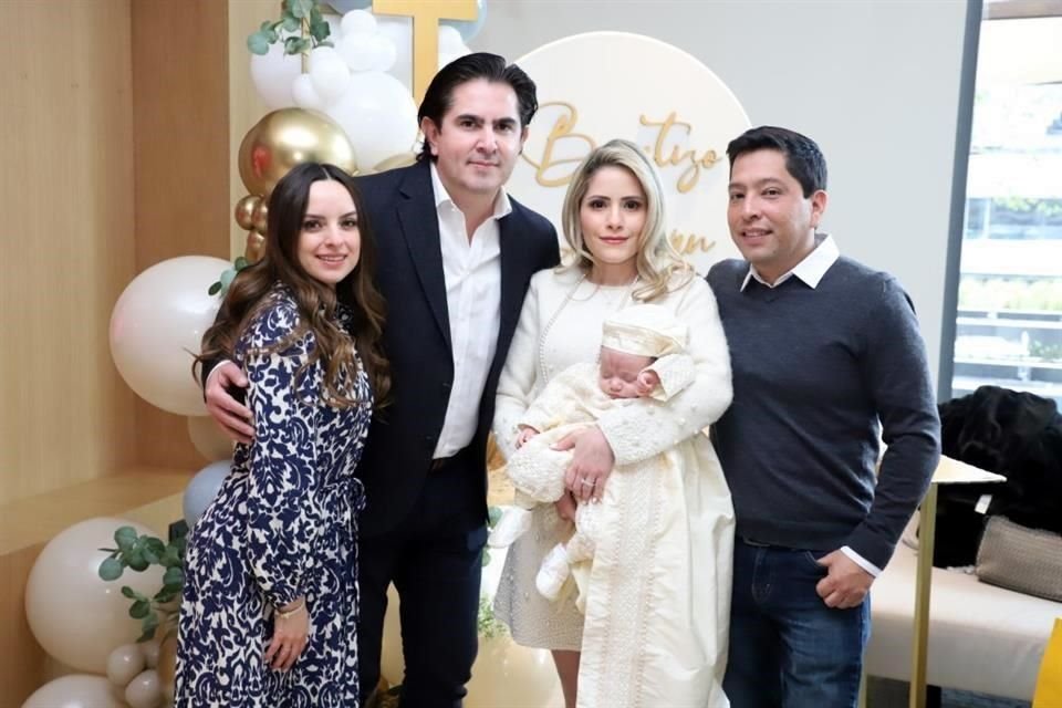Gabriela Dueñas, Adrián Ramírez, Grace Mondragón de Ramírez, Adrián Ramírez Mondragón y Cristian Contreras