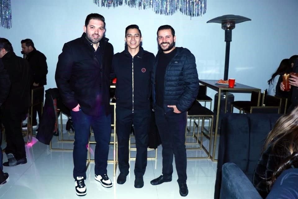 Daniel Salinas, Álvaro Vázquez y Javier García