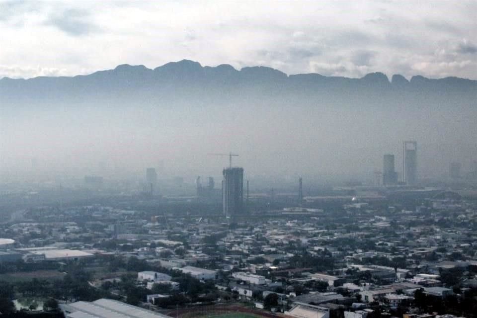 El Gobierno estatal advierte de tolvaneras de hasta 100 kilómetros por hora este sábado, lo que levantaría niveles de contaminación.