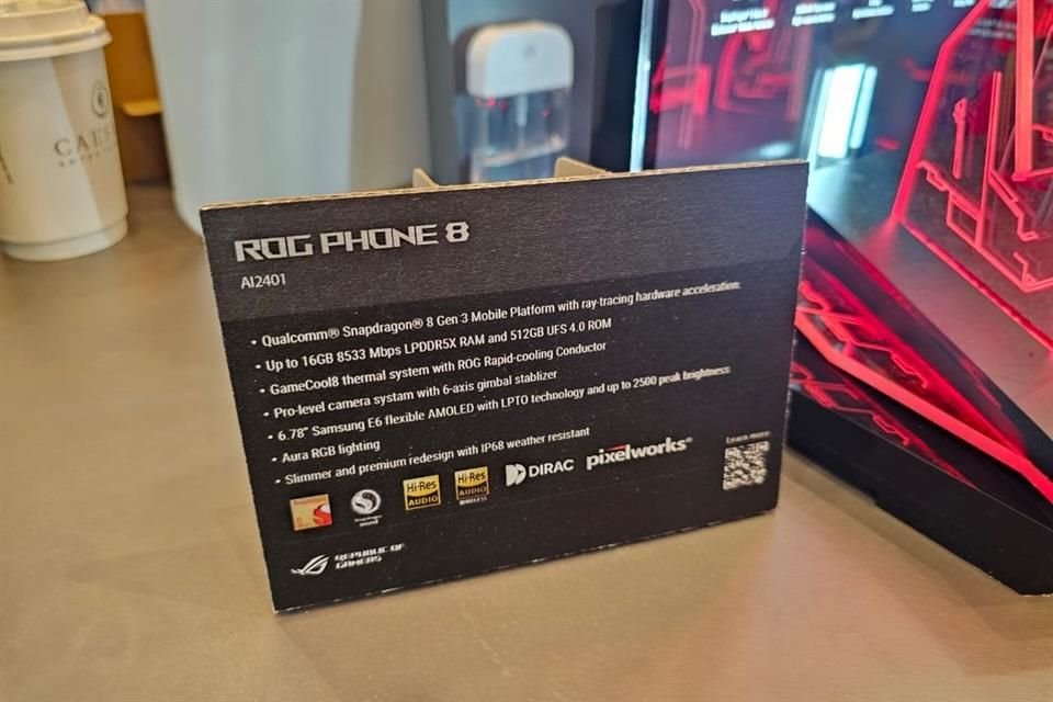 Las especificaciones del Rog Phone 8, el cual admite hasta 16 GB en RAM y 512 Gb de almacenamiento interno.