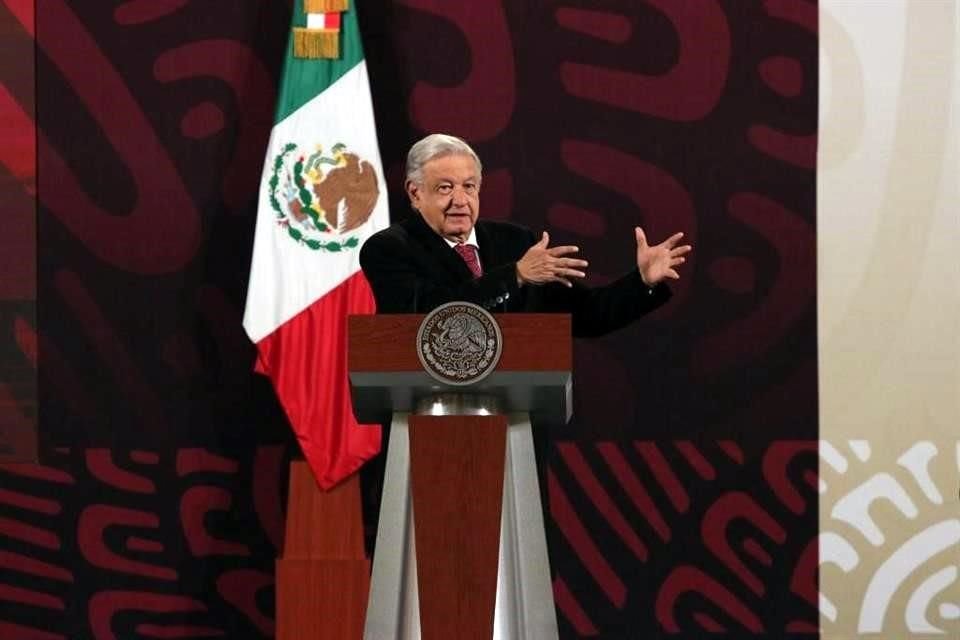 AMLO durante conferencia mañanera en Palacio Nacional.