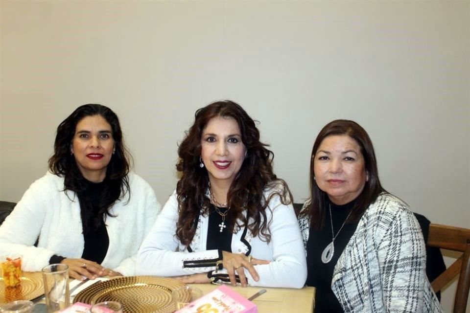 Laura Rodríguez, María Teresa Martínez y Lilia Prado