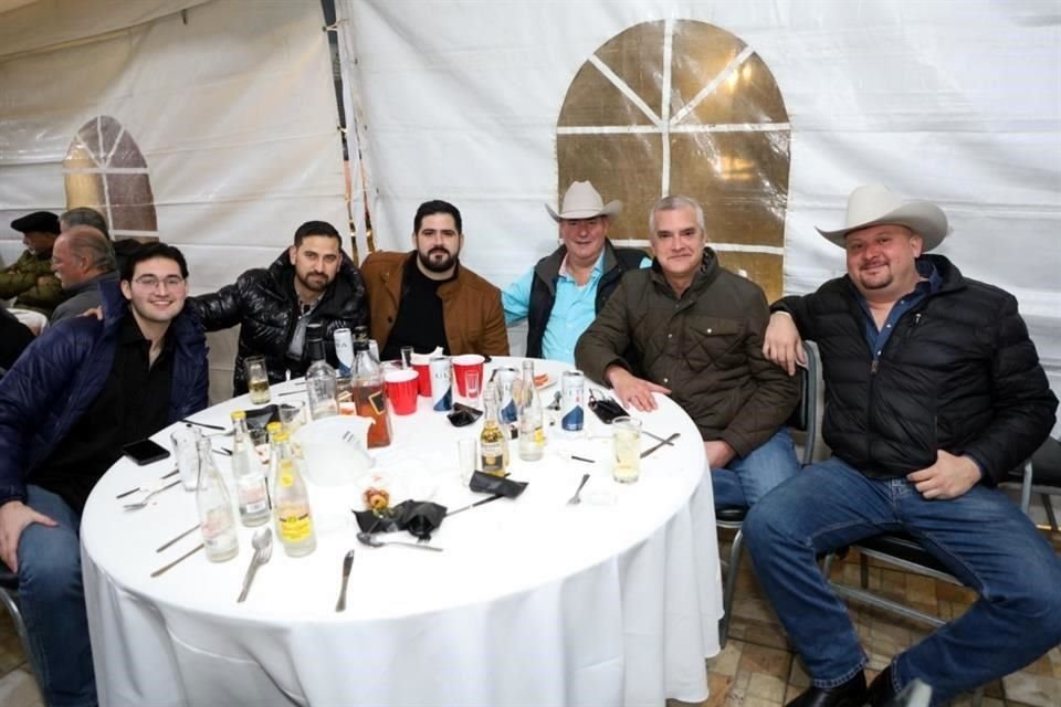 Roberto Guajardo, Adrián Martínez, Américo Bortoni, Roberto Guajardo, Francisco Flores y Rogelio Guajardo