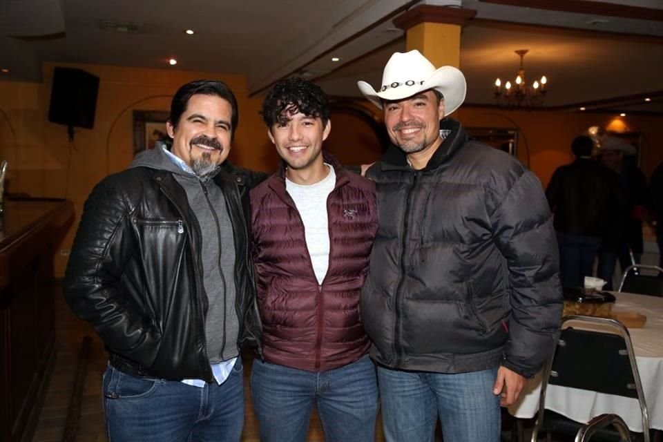 Álvaro Cazarín, Adrián Perales y Efraín Perales