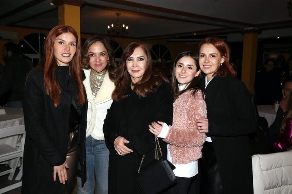 Abril Chapa, Lupita Perales, Tere Gómez, Cecy Chapa y Mónica Chapa