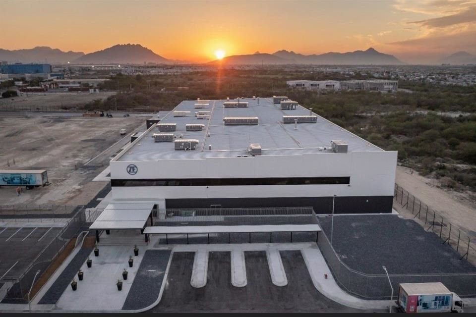Los parques industriales Clase A tienen naves de grandes superficies que cumplen con altos estándares de calidad, tecnología y eficiencia, espacios modernos, seguros y bien equipados.