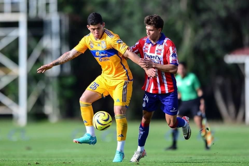 Sebastián Fierro, del primer equipo, jugó con los Tigres Sub 23.