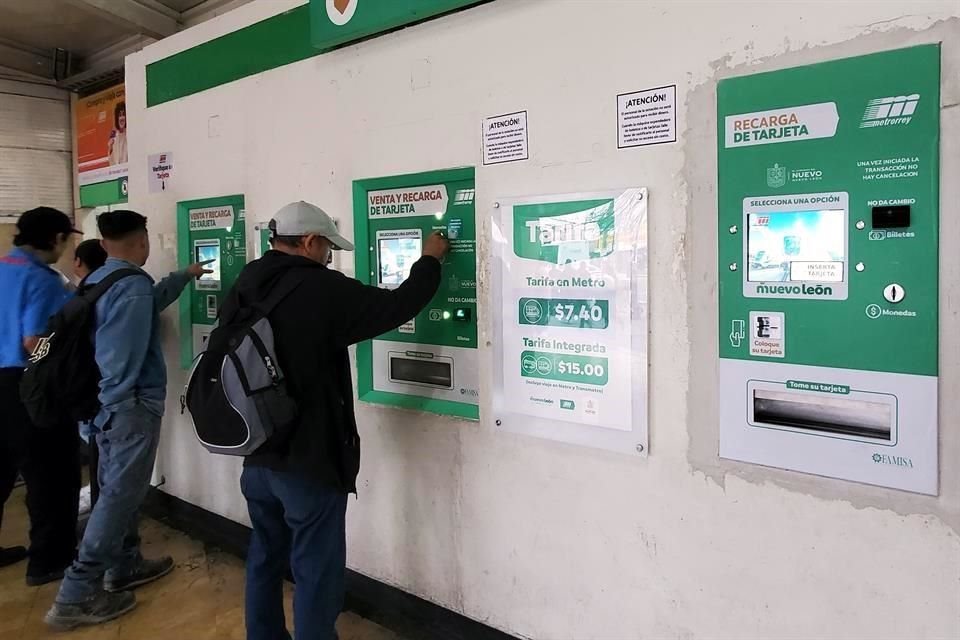 Puntos de recarga en la estación Cuauhtémoc.