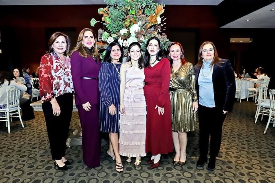 Mágala Fidalgo de Barrera, Lolina Ordaz de De la Fuente, Marielena de Silva de Cantú, la novia, Magdalena Herrera de Calderón, Idalia Olivares de Elizondo y Mónica Belden