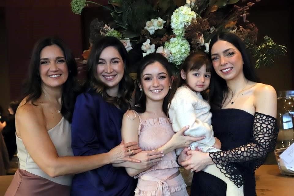 Olga Silvia Cavazos de Guerra, Daniela Guerra Cavazos, Susana Guerra Cavazos, Olivia Flores y Bárbara Guerra Cavazos