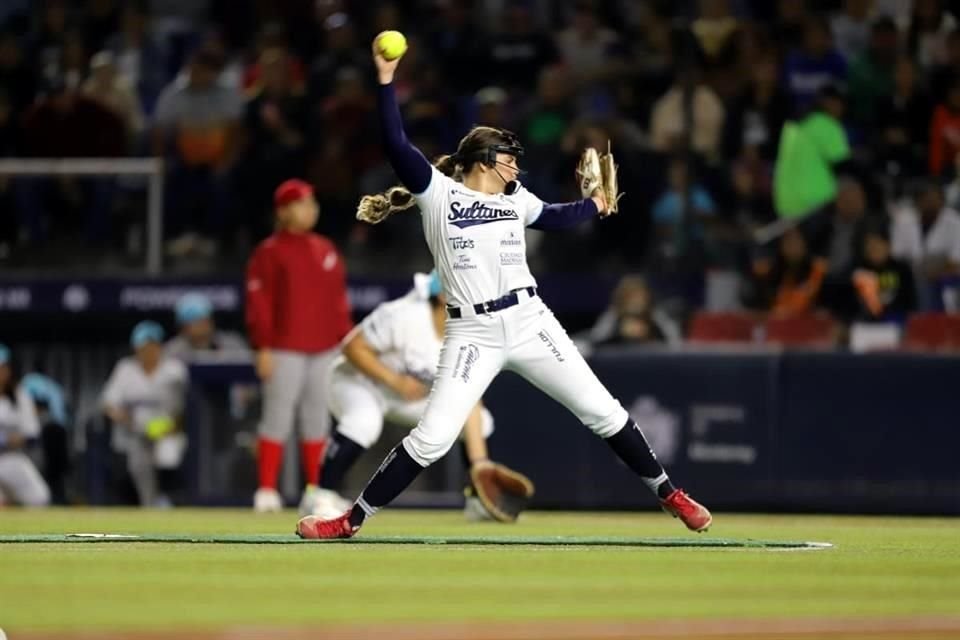 Yanina Treviño lanzó el juego sin hit ni carrera para Sultanes Femenil.