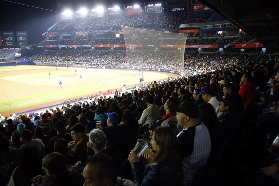 El primer juego de la historia de Sultanes Femenil de softbol registró una entrada de 13 mil aficionados.