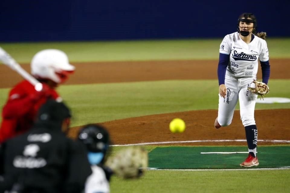 Yanina Treviño debutó con juego sin hit ni carrera.