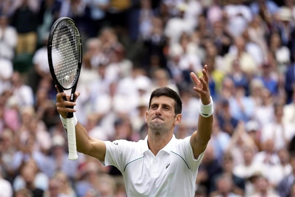 Novak Djokovic también se metió a Cuartos de Wimbledon.