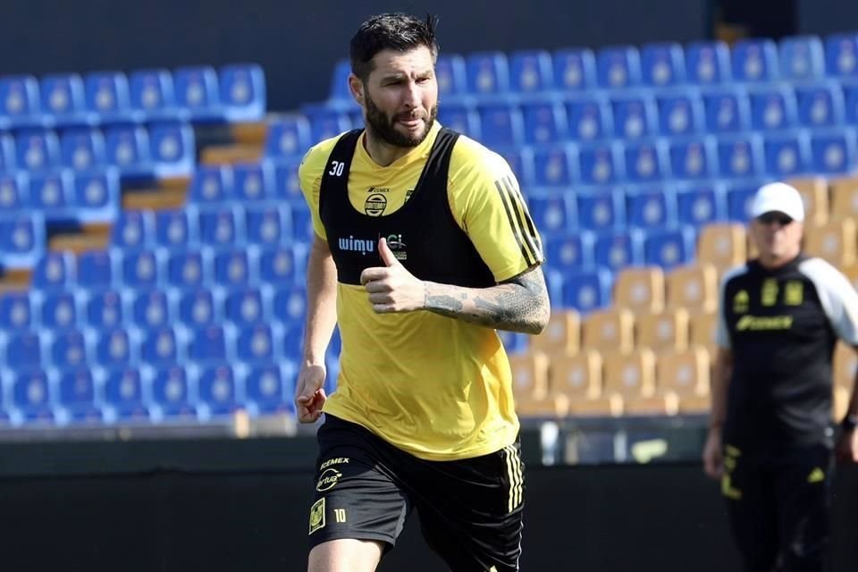 Gignac, en un entrenamiento en el Estadio Universitario.