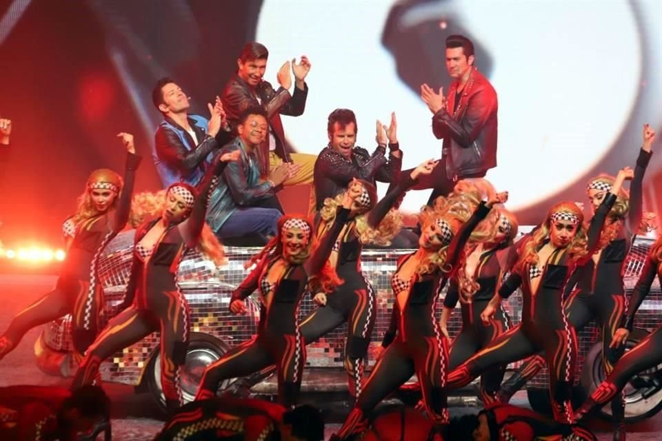 La nueva adaptación combina las producciones anteriores del musical teatral con canciones compuestas para la película y momentos que son llevados al escenario por primera vez en México.