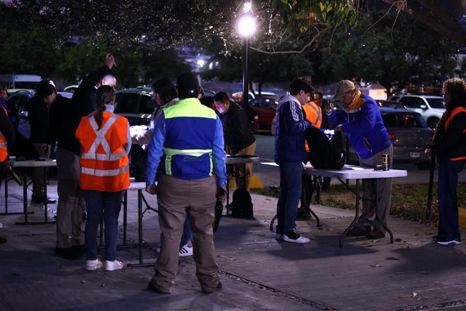 En el operativo participan padres de familia.