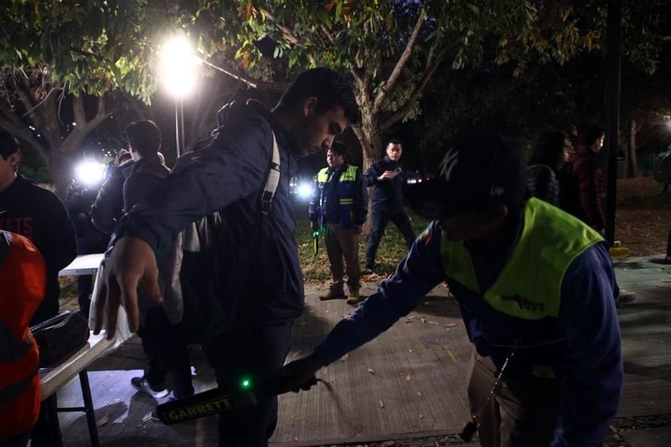 e también se usó un detector de metales.
