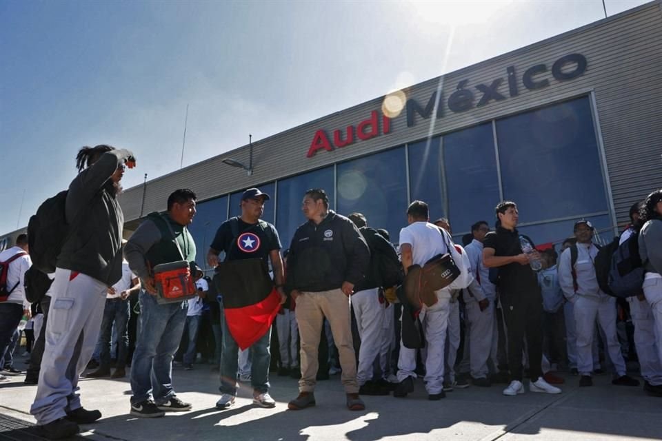 Con voto a favor de 66.3% de trabajadores, sindicato de Audi México aceptó incremento salarial global de 10.2% y finalizó su huelga.