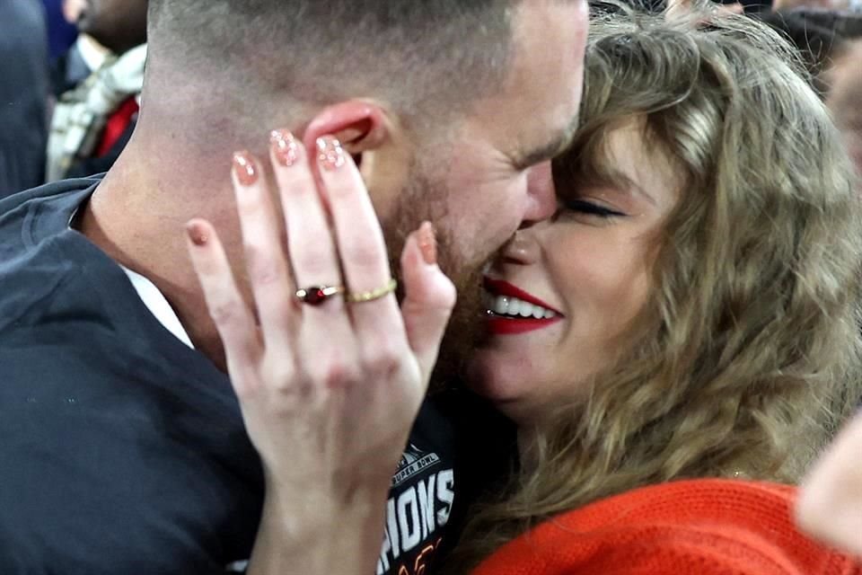 Pese a tener varios shows en Tokio previos al Super Bowl 2024, aseguran que Taylor Swift sí llegará a tiempo al partido para apoyar a su novio.