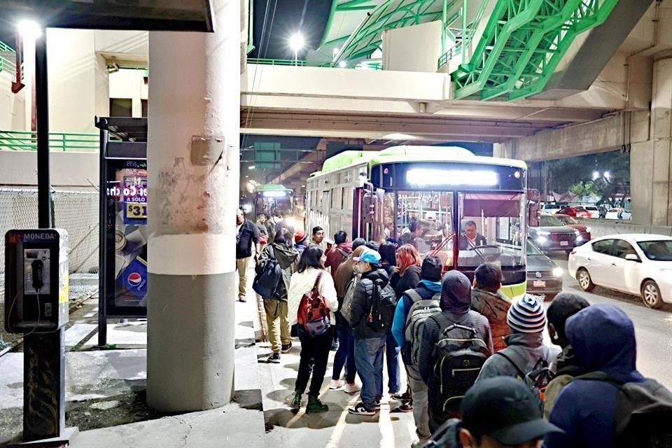 Ubican al Estado en últimos lugares en el País en unidades y tiempos de espera.