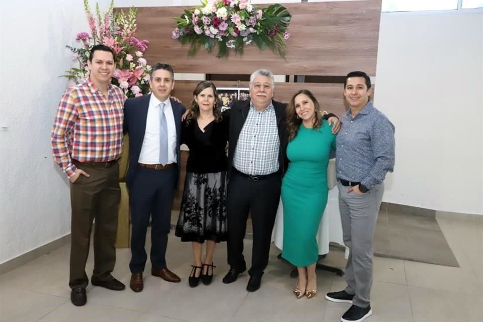 Héctor Delgado, Luis Alberto Delgado, María Leticia Zúñiga, Homero Delgado, Lety Delgado y Homero Delgado