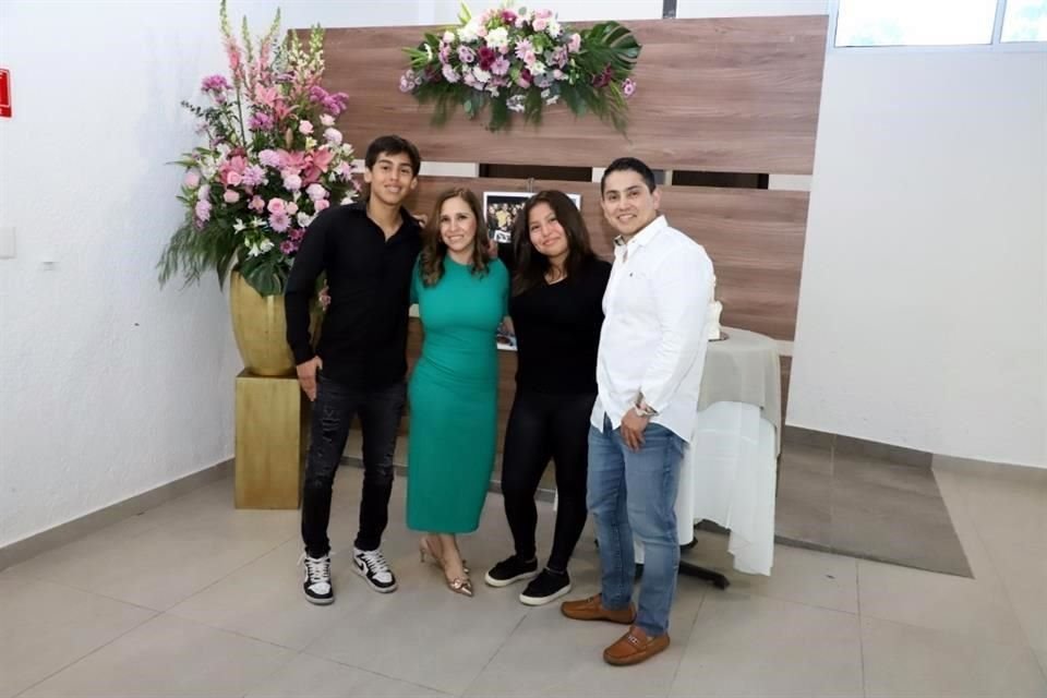 Elías Rodríguez, Lety Delgado, Alana Rodríguez y Alan Rodríguez