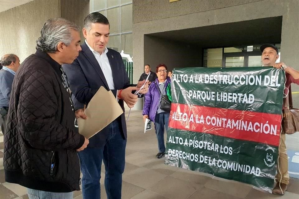 Mauro Guerra, presidente del Congreso local, dialogó con ellos, y ofreció revisar el caso.