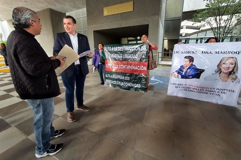 Mauro Guerra, presidente del Congreso local, dialogó con ellos, y ofreció revisar el caso.