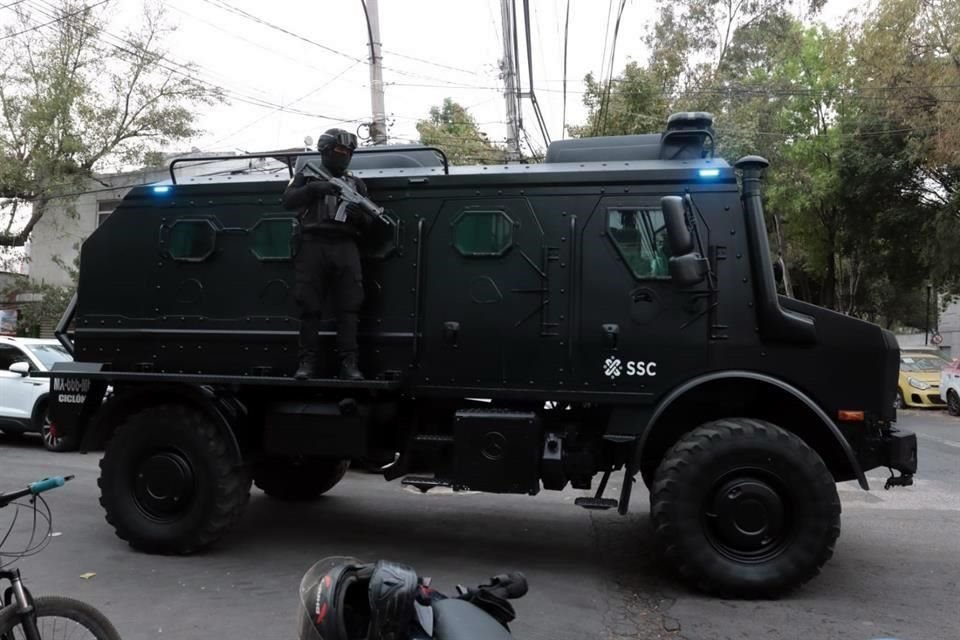 Al menos diez vehículos, incluido un Rino, se movilizaron desde los puntos de las detenciones, en Tlalpan y Álvaro Obregón.