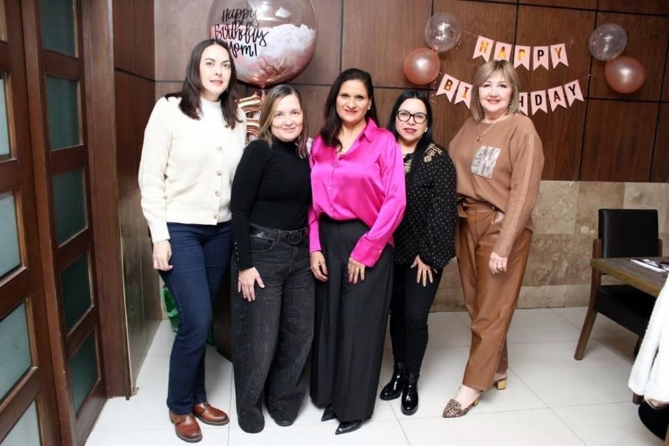 Martha Navarro, Michelle Candanosa, Claudia Rodríguez, Aida Zúñiga y Elisamaria Cavazos