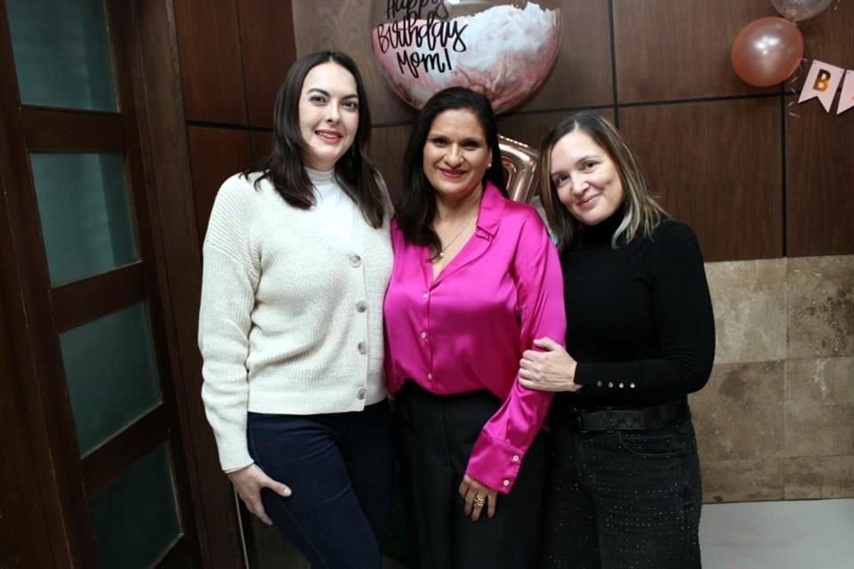 Martha Navarro, Claudia Rodríguez y Michelle Candanosa