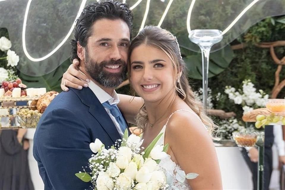 Los actores Michelle Renaud y Matías Novoa esperan su primer hijo juntos, luego de casarse a principios de diciembre.