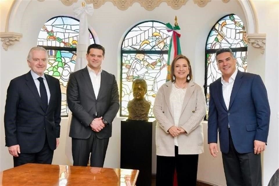 Francisco Cienfuegos se reunió en el CEN del PRI en la Ciudad de México con la candidata presidencial, Xóchitl Gálvez; el panista Santiago Creel; y el dirigente nacional del PRI, Alejandro Moreno.