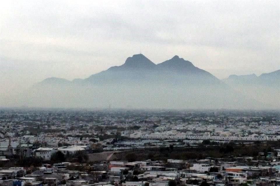 El Gobierno estatal advierte de tolvaneras de hasta 100 kilómetros por hora este sábado, lo que levantaría niveles de contaminación.