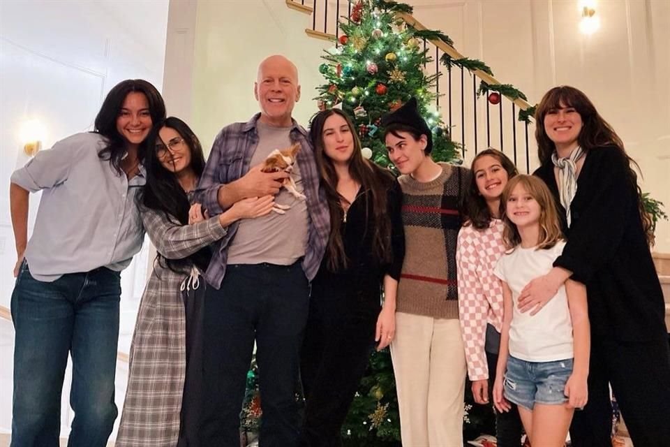 Demi Moore dijo que vivir el presente y en aceptación la demencia frontotemporal de Bruce Willis, le ayuda a enfrentar el diagnóstico.