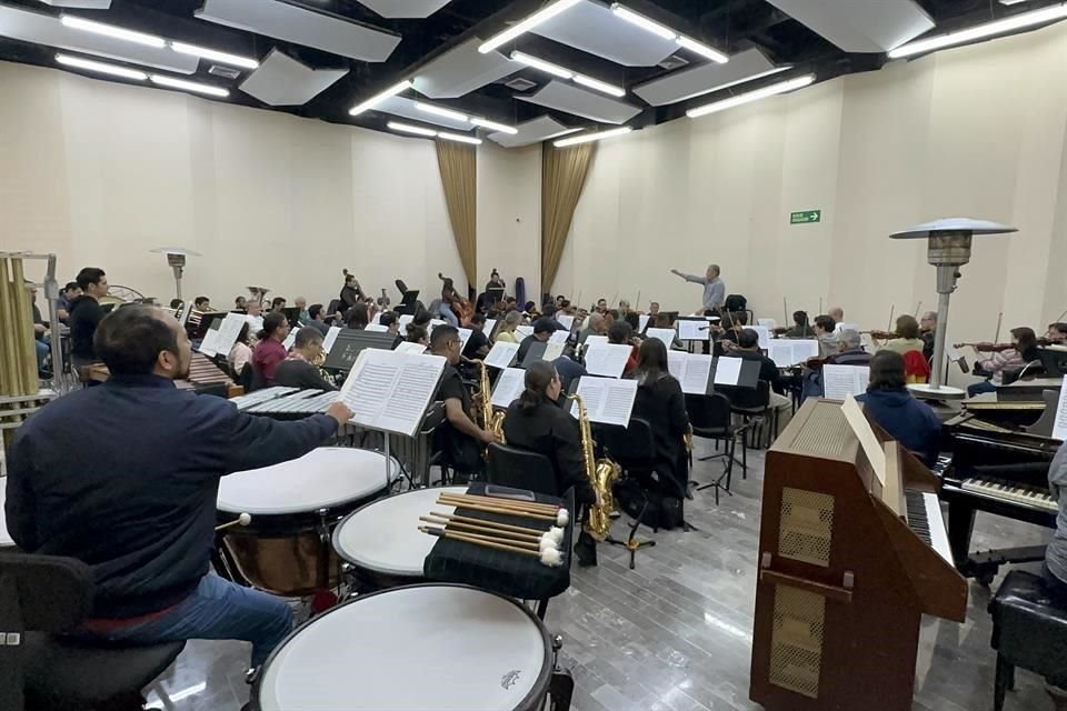 La cita para el Concierto de Año Nuevo de la OSUANL es este jueves 1 de febrero a las 20 horas en el Teatro Universitario.