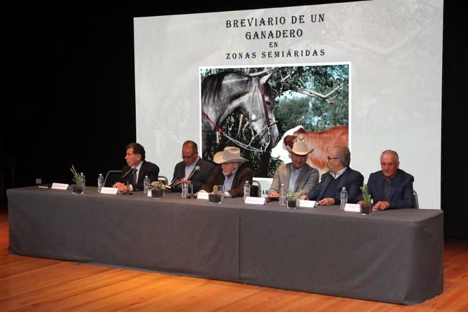 Durante la presentación del libro