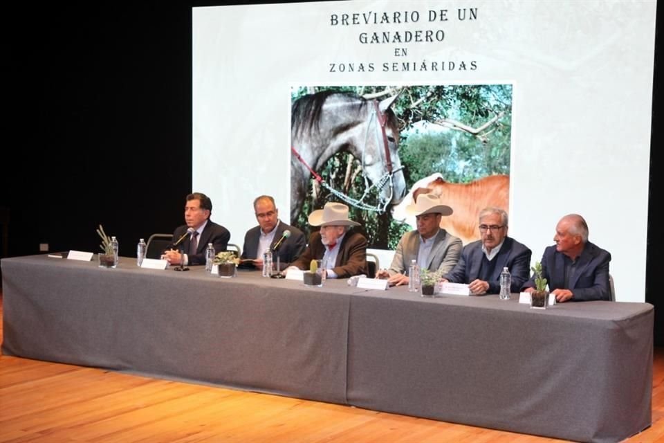 Durante la presentación del libro