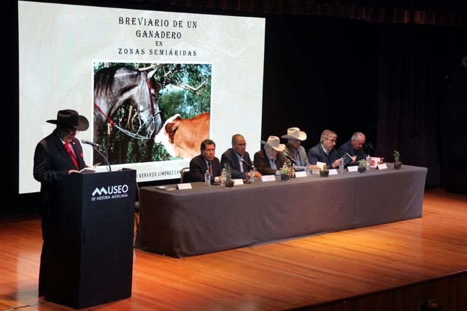 Durante la presentación del libro