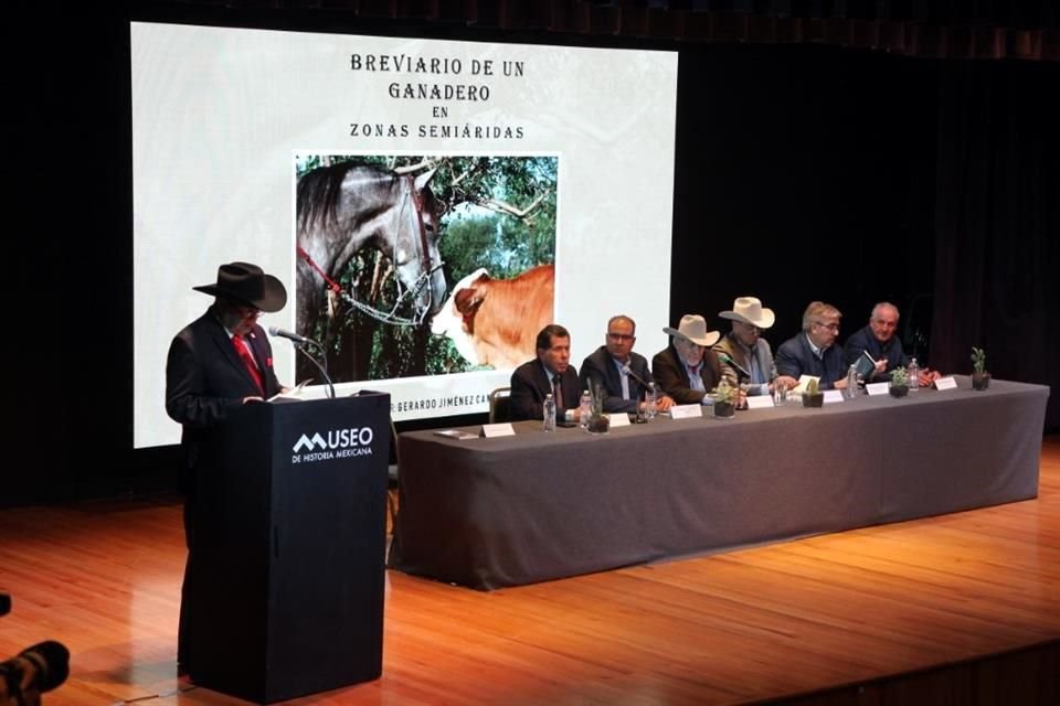 Durante la presentación del libro