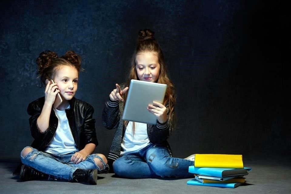 El uso desmedido de dispositivos se adueña cada vez más de la vida diaria y provoca estrés, ansiedad y distracción; expertos urgen a encontrar un balance.