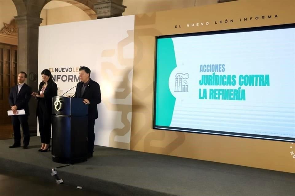 'Seguimos allegando pruebas y solicitando nueva información a la Fiscalía General de la República', afirmó Alfonso Martínez.