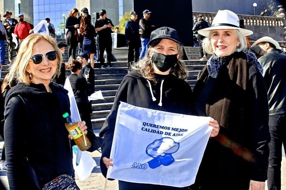 Magdalena Martínez, Roby Bremer y Roberta Sada