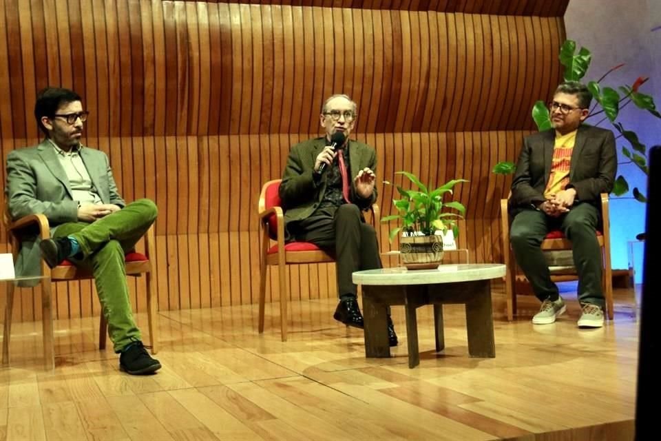 Emilio Rivaud, editor digital; Christopher Domínguez,  consejero literario, y  Eduardo Huchín Sosa, editor responsable, durante el encuentro para conmemorar los 25 años de Letras Libres.